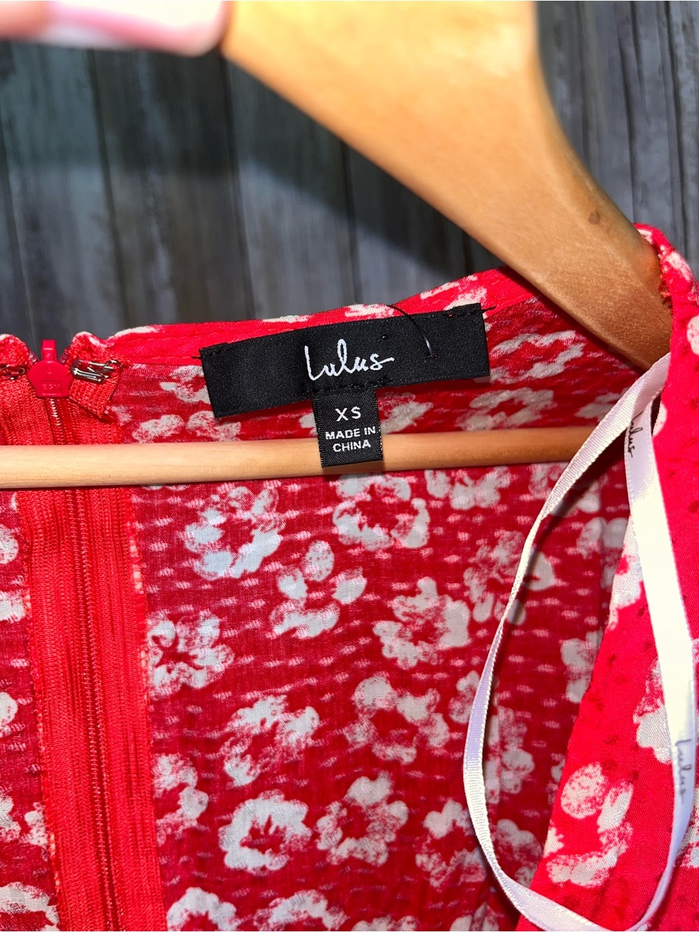 Lulus Red Floral Textured Deep V Mini Dress XS NWT Short Sleeve Rayon - Picture 7 of 7